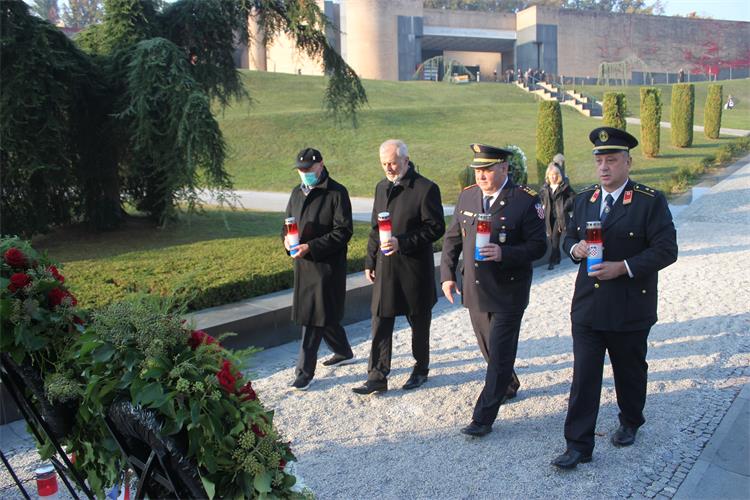 Slika /slike/Vijesti/Sjecanje na preminule velikane_1403 (3).JPG